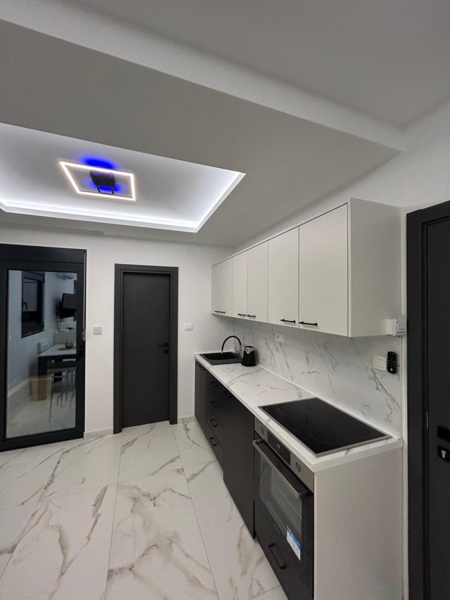 Merlin Prestige Apartments Будва Экстерьер фото